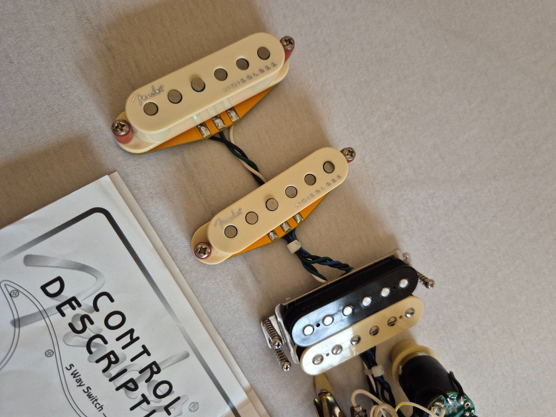Fender Strumenti musicali: Fender stratocaster American Elite HSS pickups – Usato da Zürich venduto da mtm_6wl8 1