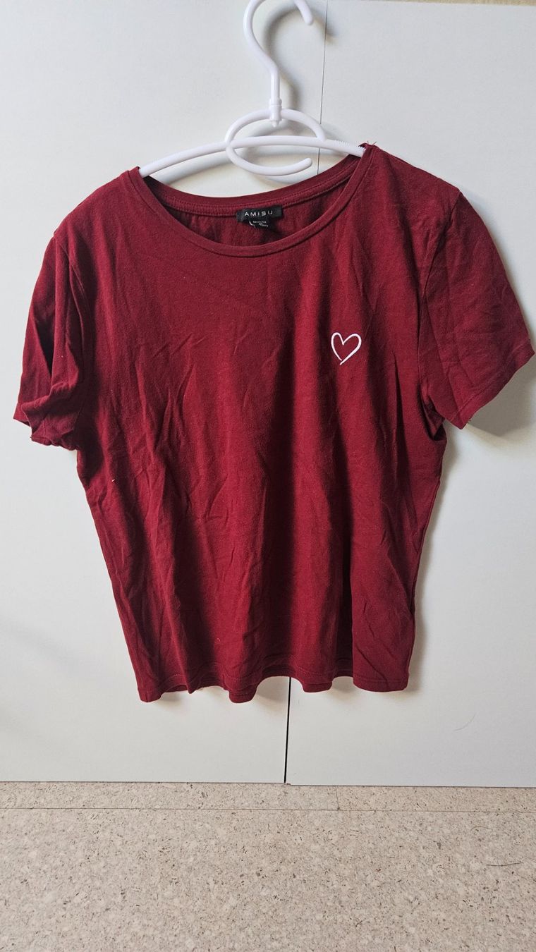 T-shirt: T-Shirt bordeauxrot – Usato da Münchenbuchsee venduto da Yothu