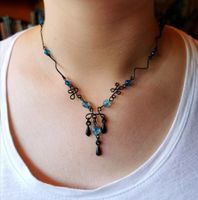 Collier en laiton et perles bleues
