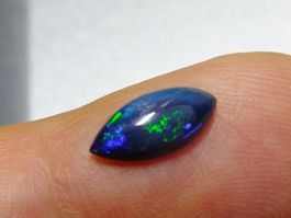 Welo Opale behandelt Cabochon 1.03 karat Top Blau Feuer AAA
