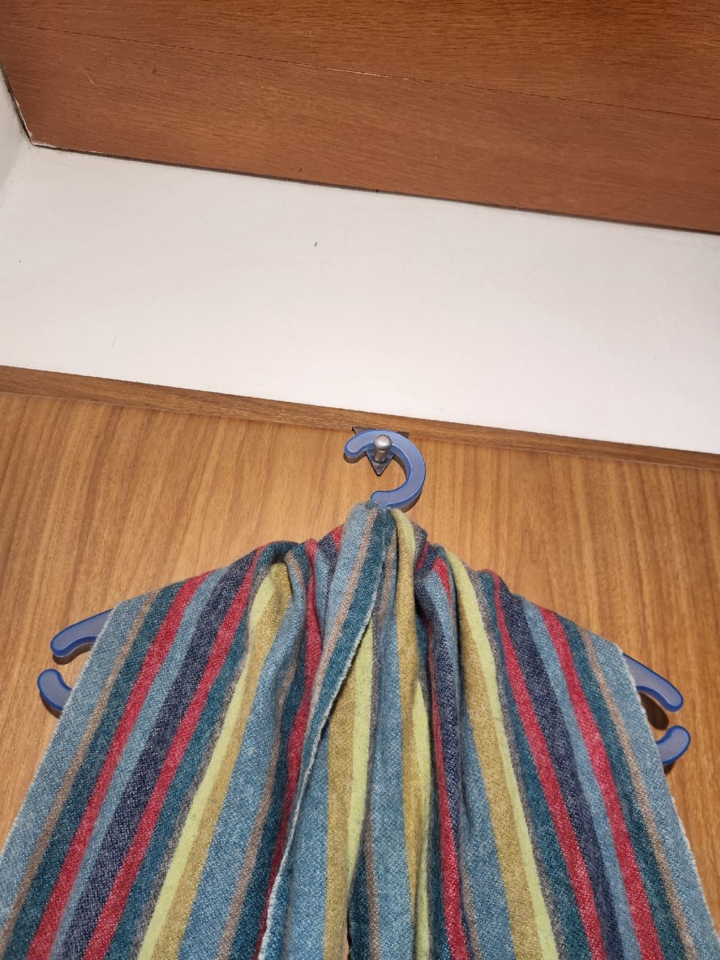 Hugo Boss Foulards, Tücher & Schals: Écharpe BOSS Hugo Boss rayée cachemire 100%  – Gebraucht aus Niedergösgen von Eva2410 2