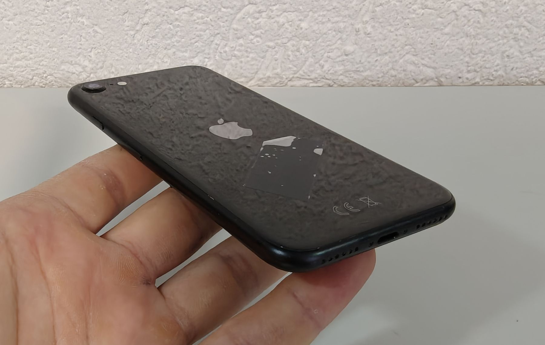 Apple Handys / Smartphones: iPhone SE-2 2020 – Defekt aus Ehrendingen von Rocky985 2
