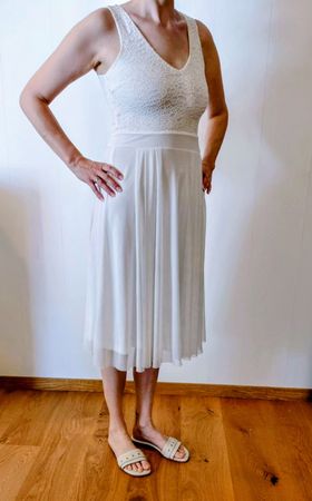 Sommerliches, weisses Kleid mit Spitze, Gr. S, neuwertig