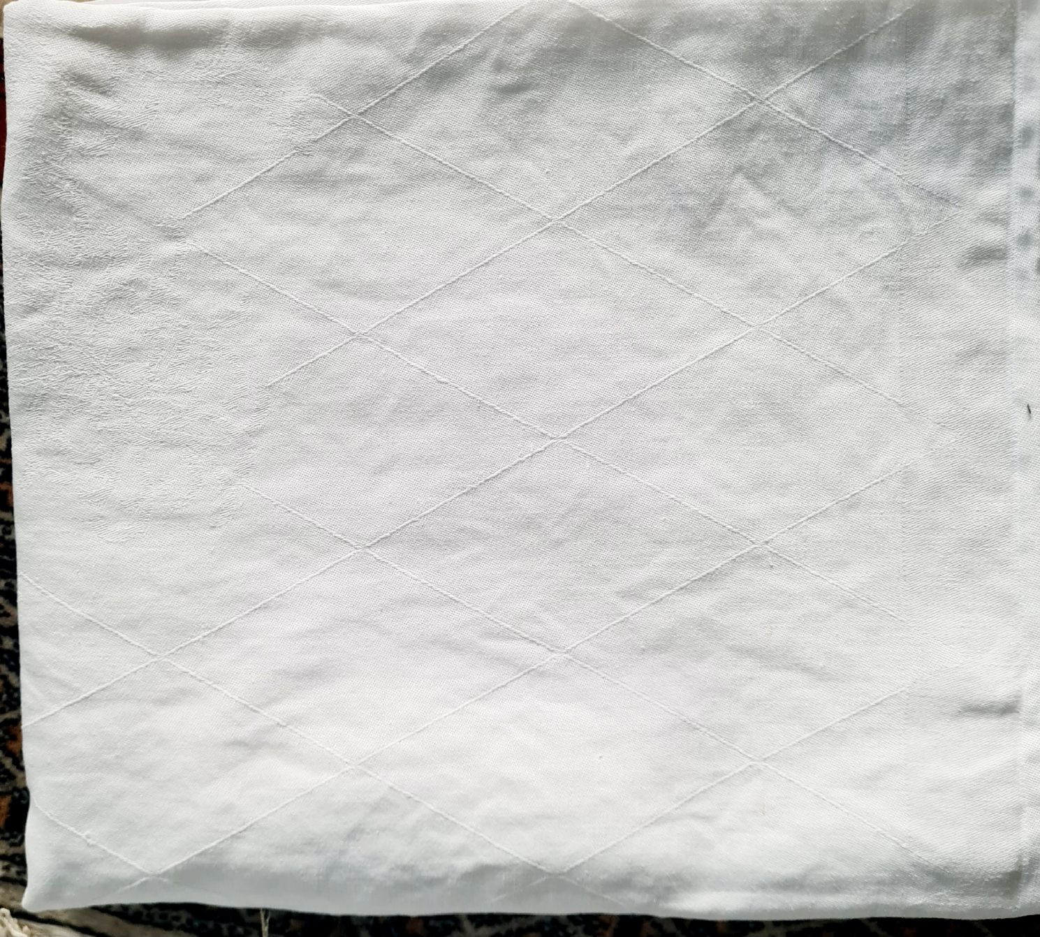 Autre linge de table: TISCHTUCH GEMUSTERT HL.CA.150/130CM – D'occasion à Siebnen par annigannig
