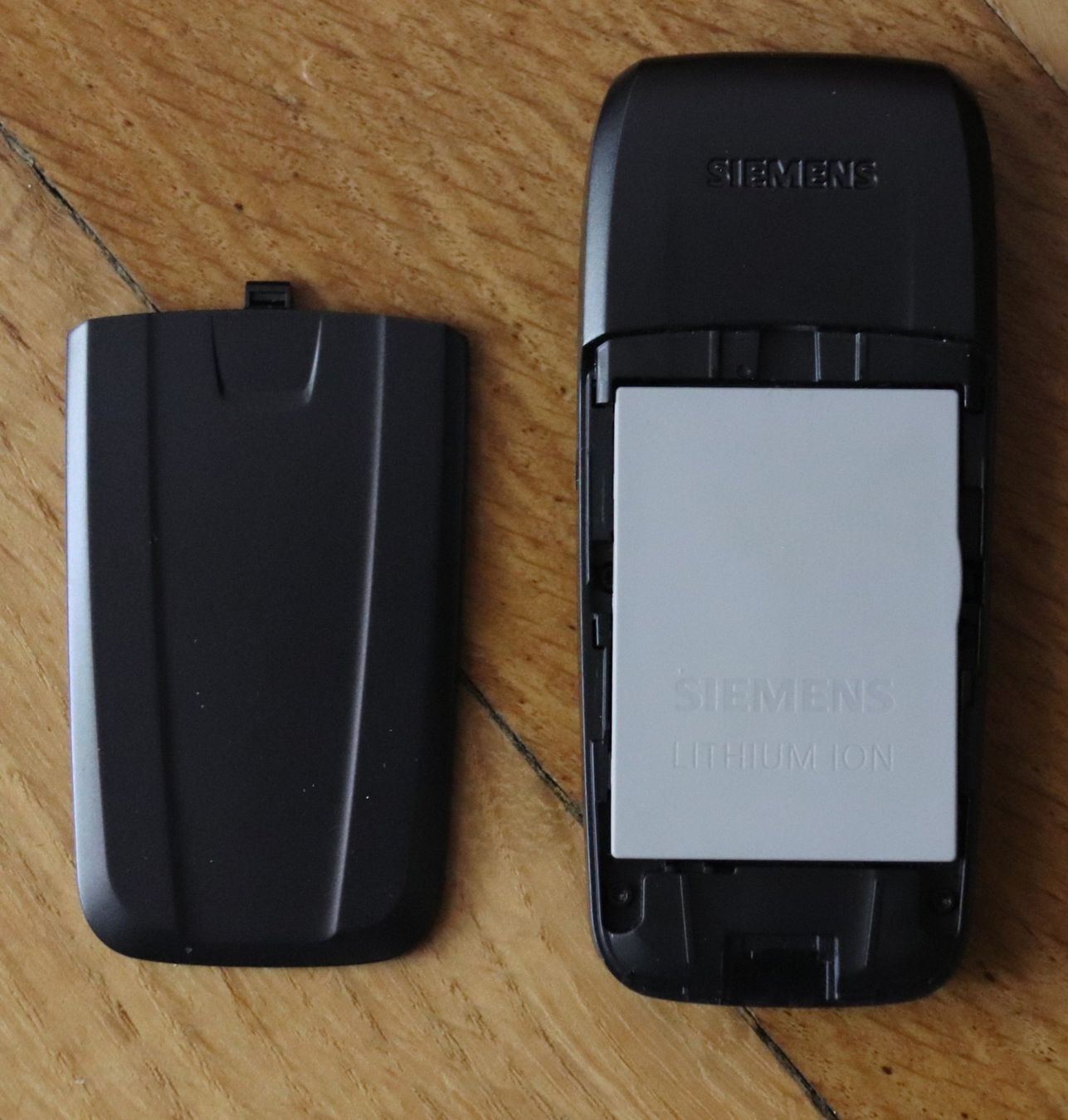 Siemens Telefoni cellulari / Smartphones: Mobile Siemens AX72 - altes Handy - Knochen / Klassiker – Usato da Bern venduto da Thaisel 2