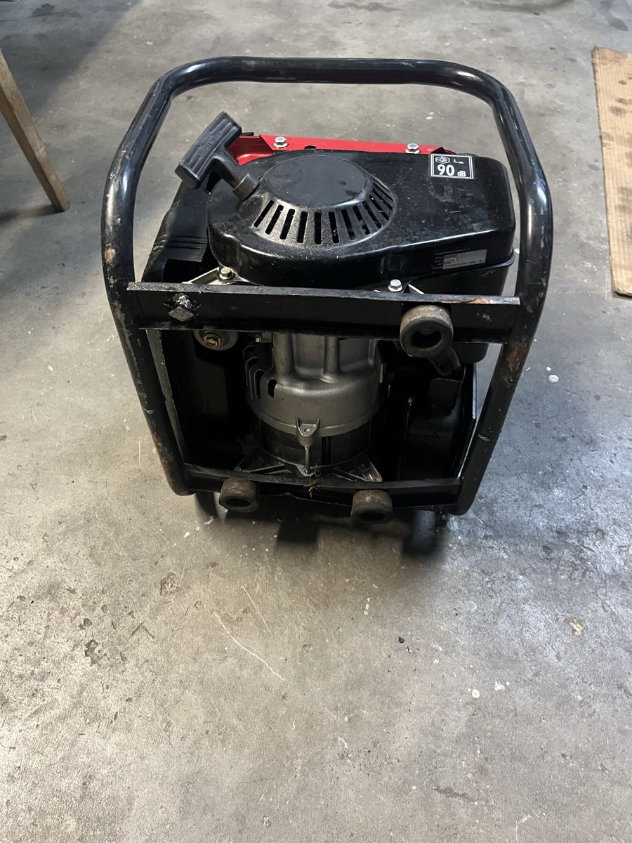 Einhell Générateurs de courant: Einhell Stromgenerator defekt – Défectueux à Basel par ant_7lph 1