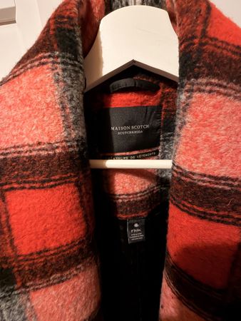 Mantel von scotch and soda 
