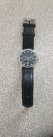 Elegante Damenuhr mit Lederarmband und Strass-Details