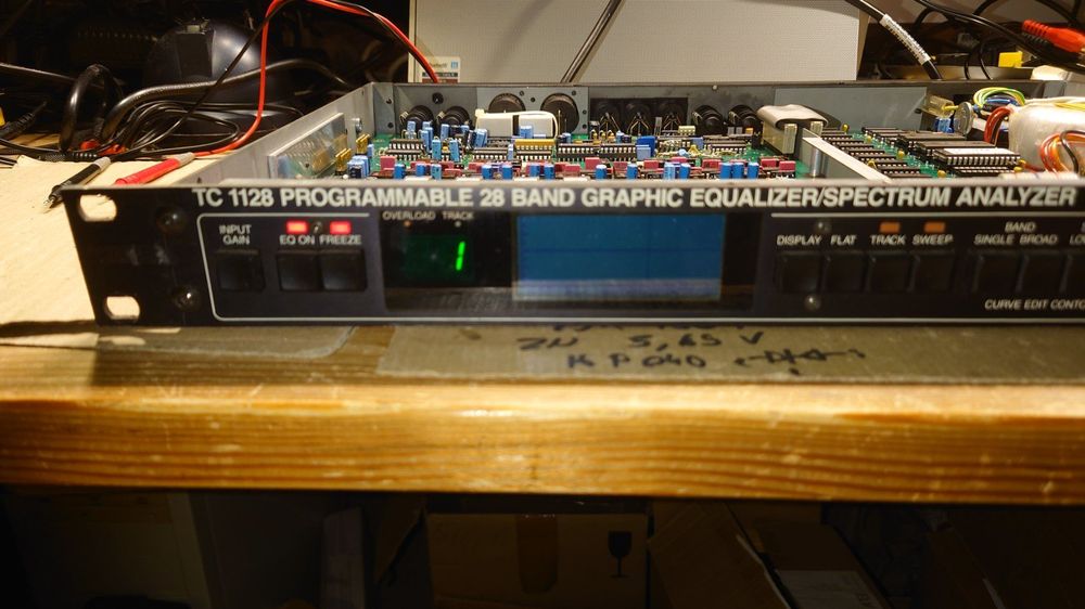 TC Electronic TC 1128x 28 Band Graphic Equalizer/Spectrum An Kaufen auf Ricardo