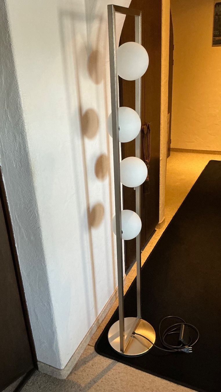 Lampade: Stehlampe mit 4 Halogen Kugelleuchten – Usato da Neerach venduto da Amtrak283 4