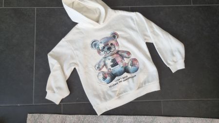 Super cooler Hoodie mit Disco-Bär, Grösse 152 - neu 