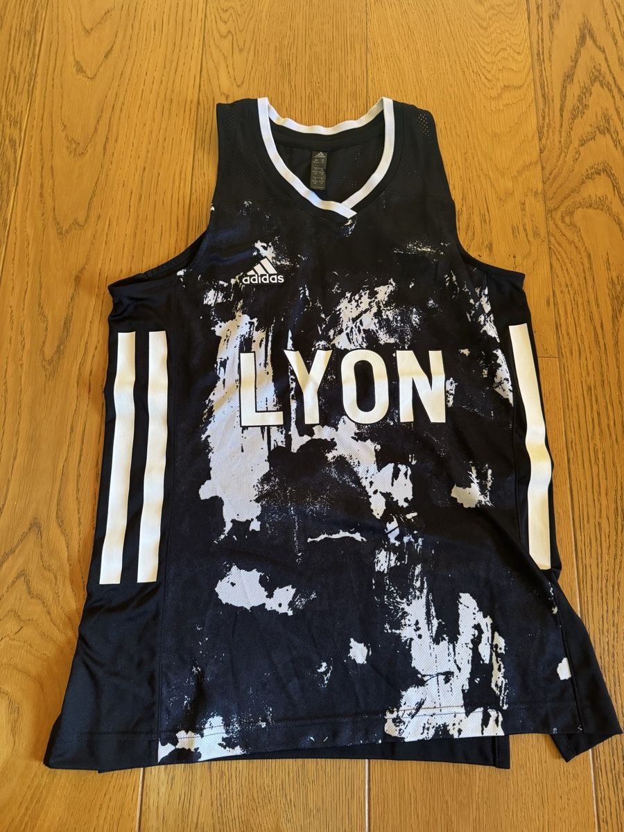 Adidas Canottiere & Pantaloni: Maillot basket Adidas Johannes – Nuovo (secondo la descrizione) da Les Giettes venduto da joelledu 1