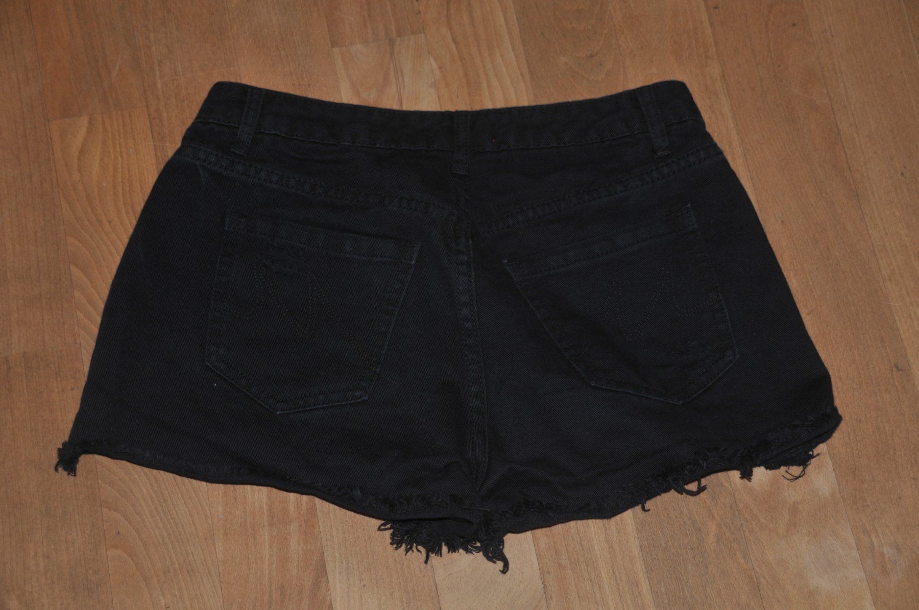 Jeans: schwarze kurze Jeans Hose, Gr. S/36 – Gebraucht aus Winterthur von Schwestere 1