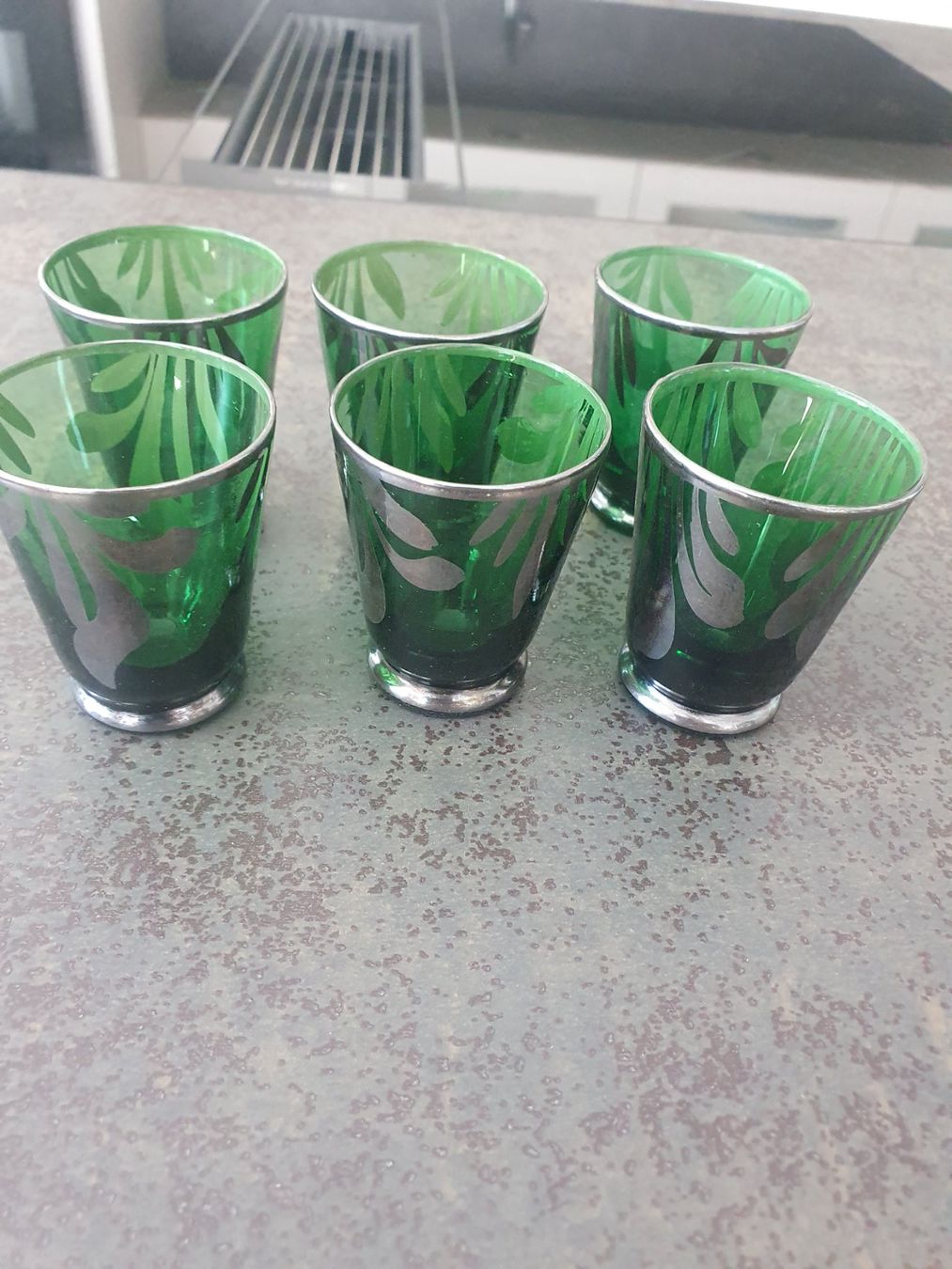 Bicchieri: 6er Set edle Schnapsgläser, Glas, grün mit Silberdekor – Usato da Reinach venduto da 3Guggerli 4