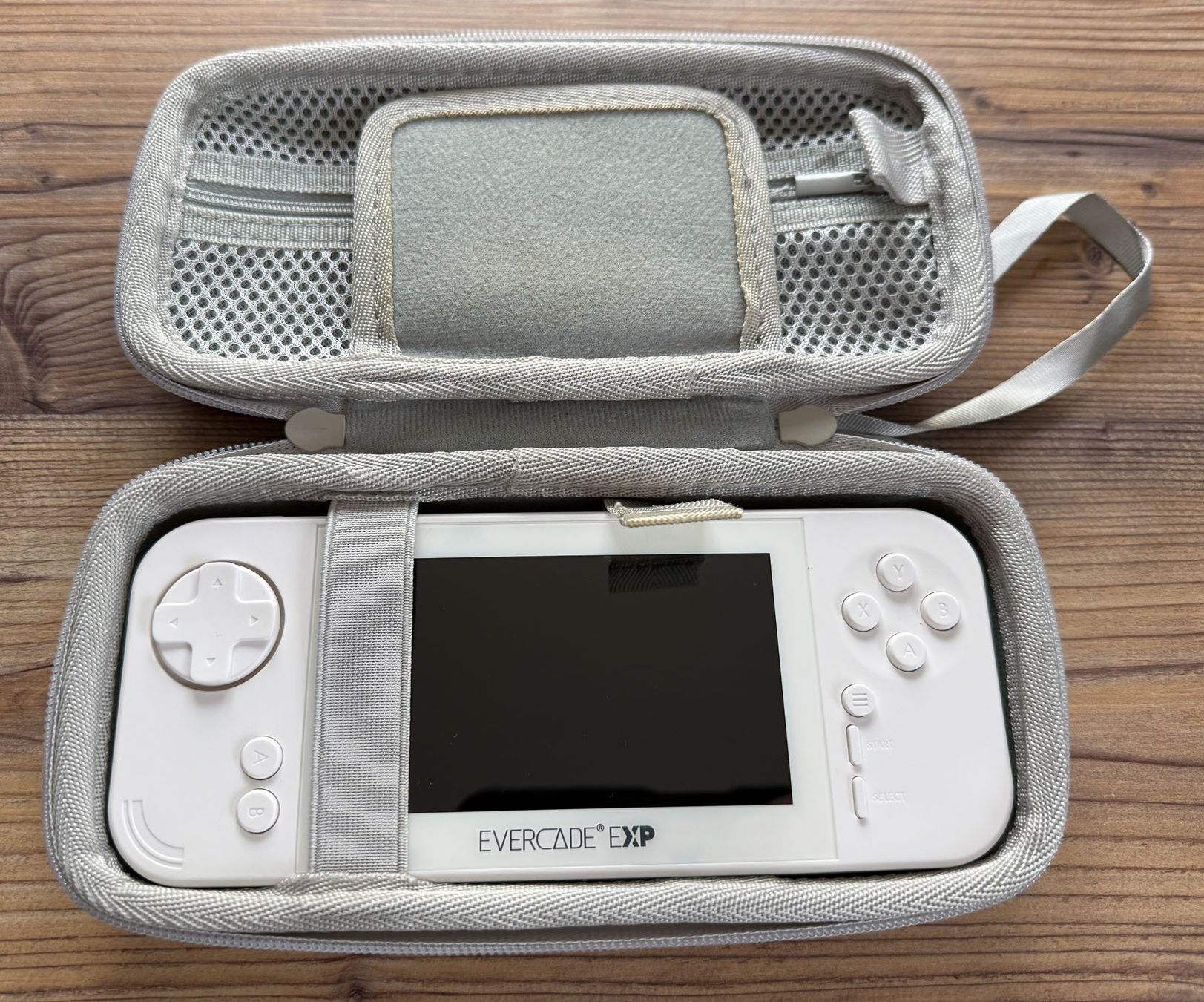 Evercade Console: Evercade EXP Capcom OVP + Transportbox + Irem Arcade 1 – Usato da Zürich venduto da Yamirodvd 9