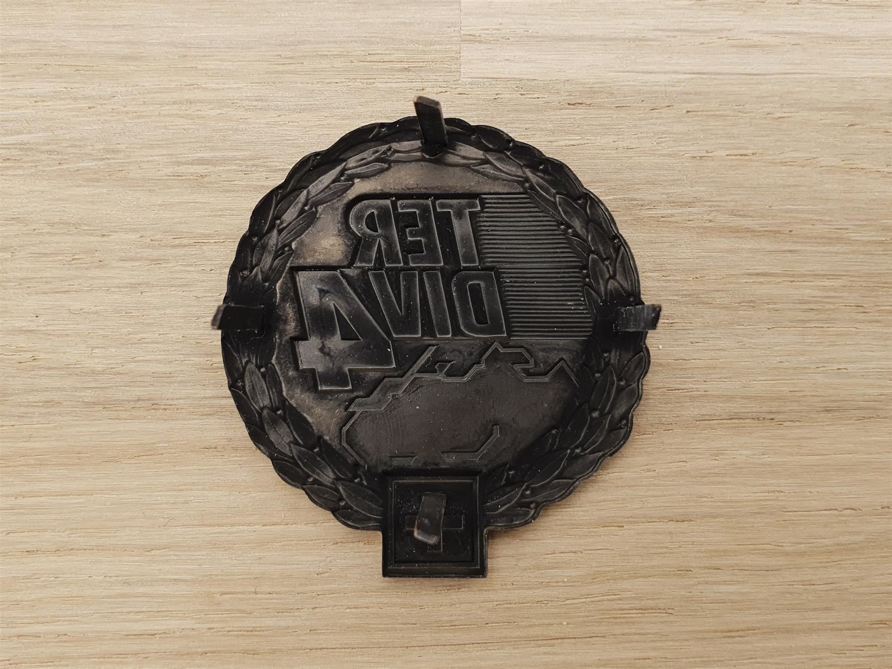 Placchette & Badge: Béret Emblem Ter Div 4 – Usato da Erlinsbach venduto da S700 1