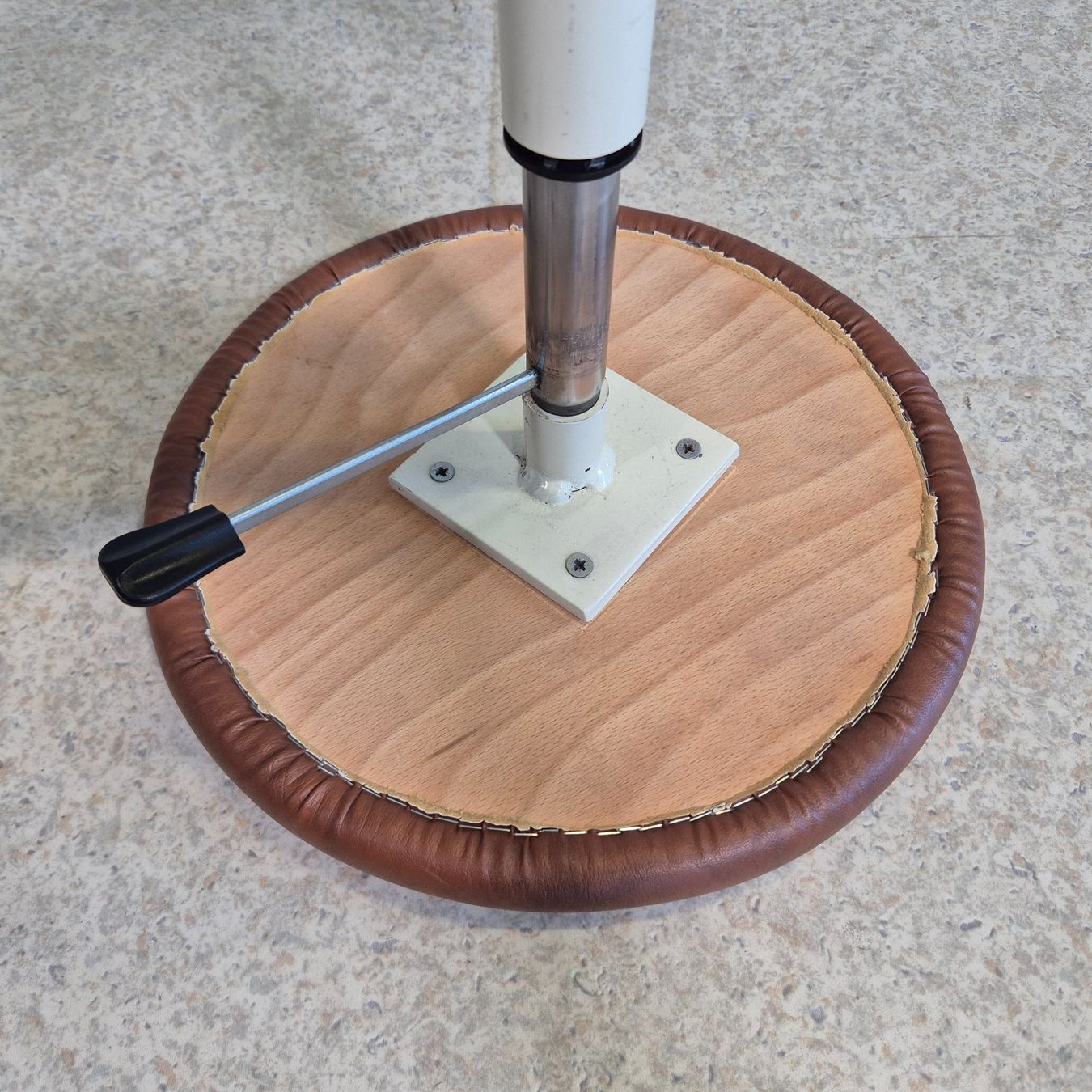 Sgabelli: Swivel Stool Fritag Drehhocker Hocker Höcker – Usato da Nottwil venduto da Wondewa-Shop 5