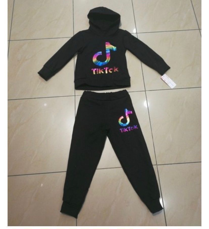 Pantaloni: Jogging noir Tiktok fluo – Nuovo e nell'imballaggio originale da Petit-Lancy venduto da mina222