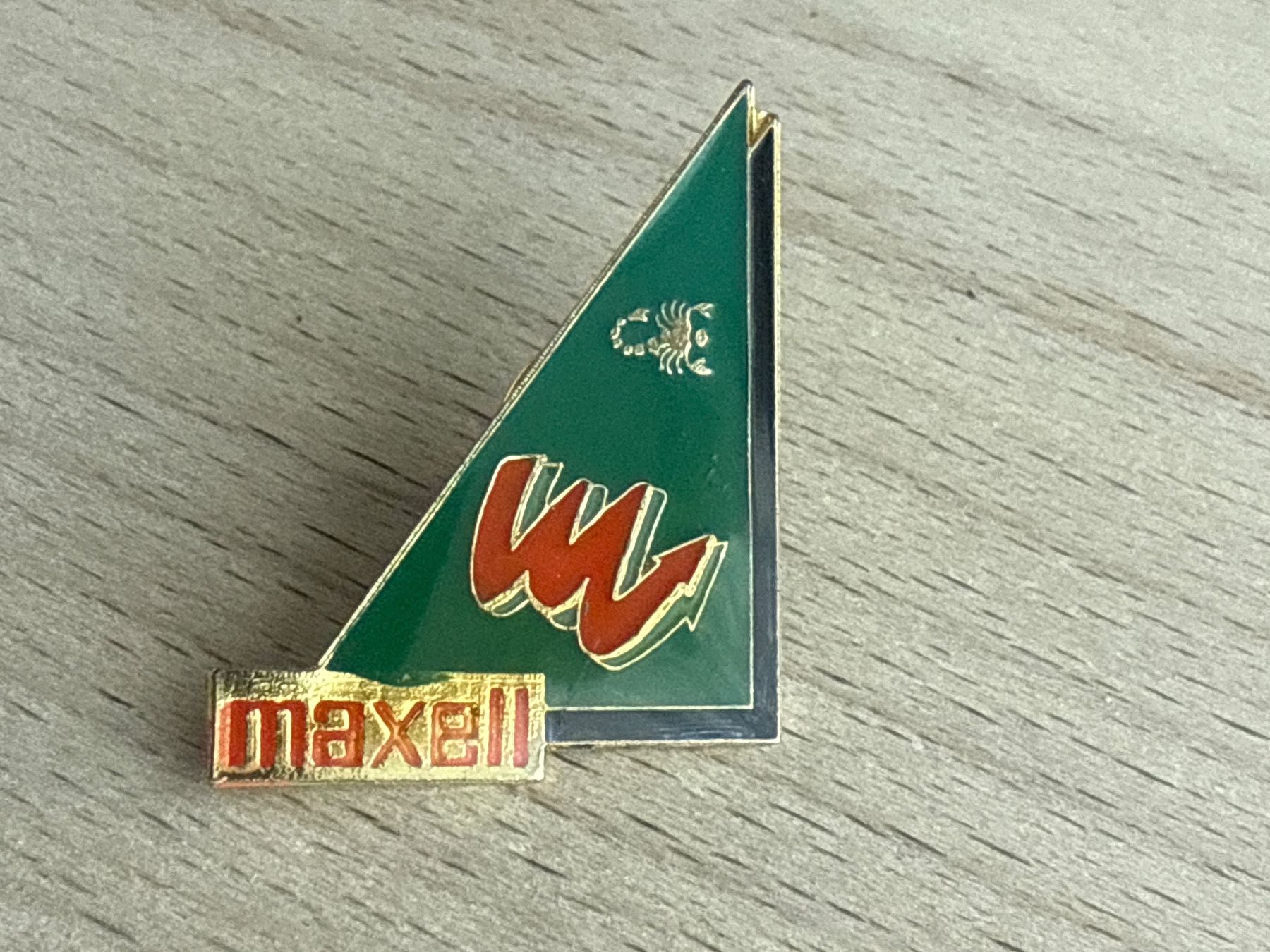 Placchette & Badge: Pin maxell – Usato da Glattbrugg venduto da Schweigmatt
