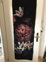 Schöner Teppichläufer mit Blumenmuster