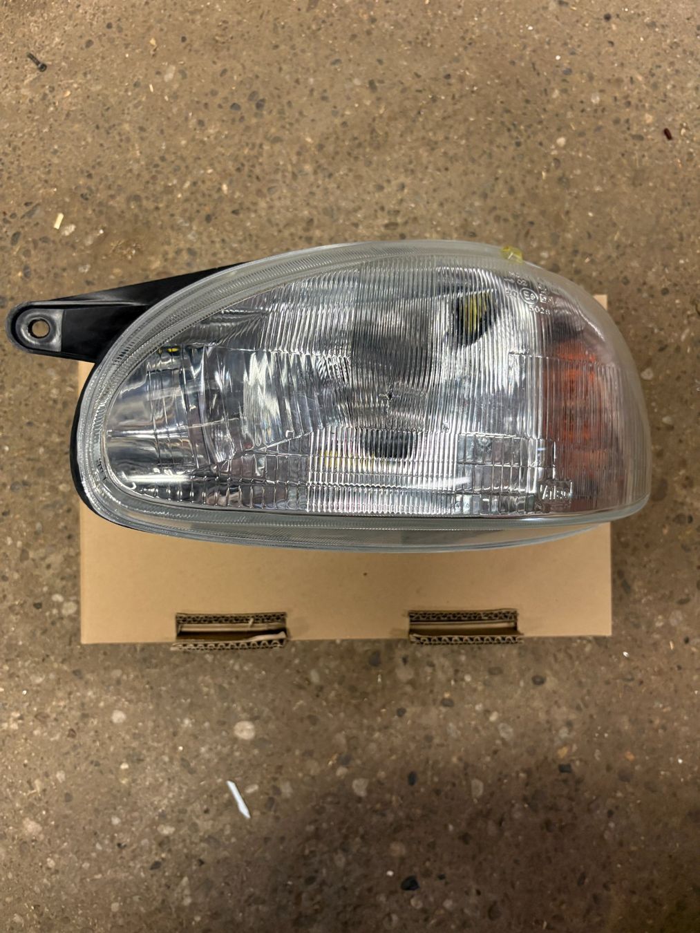 Opel Tutti pezzi di ricambio auto: Opel Corsa B Scheinwerfer NEU – Nuovo (secondo la descrizione) da Gossau SG venduto da Sekki0407