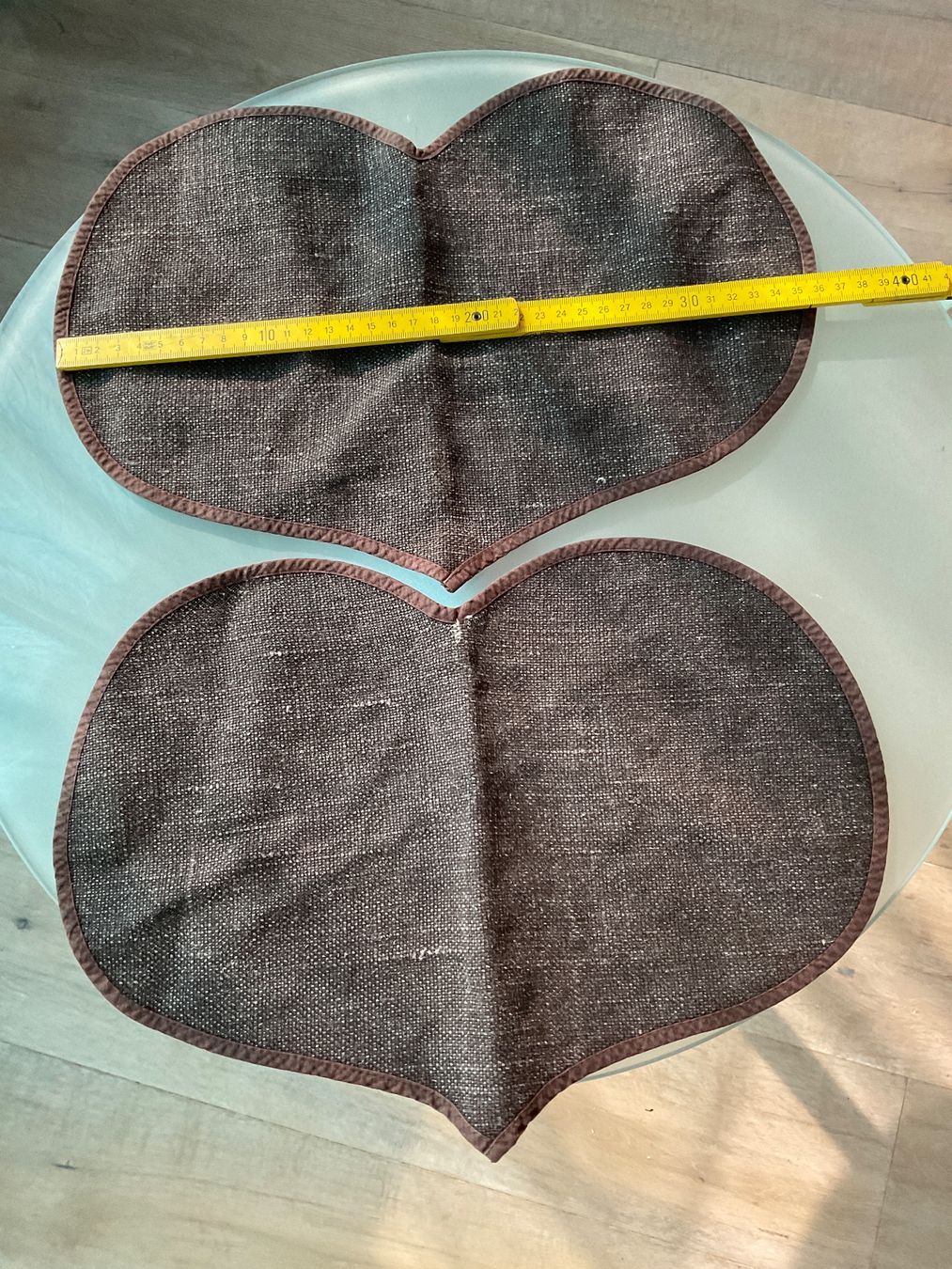 Set di tavolo e panche: 2 Retro Tischset, Herzform, braun, Stoff – Usato da Basel venduto da cat_sq5m