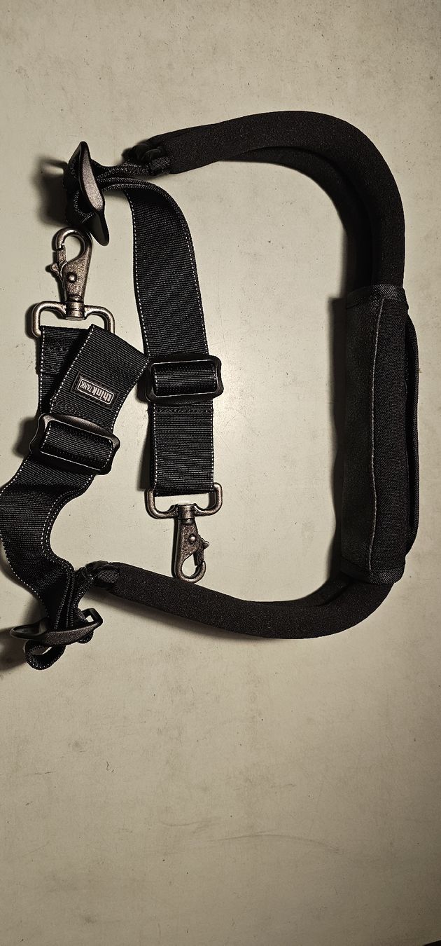 Altro in  Abbigliamento & Accessori: Think Tank Camera Bag Shoulder Strap good padding – Nuovo (secondo la descrizione) da Geneve venduto da T36
