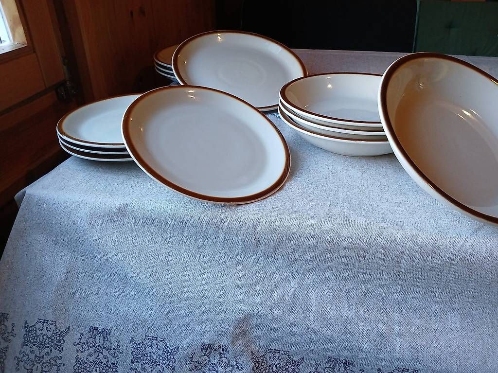 Geschirrsets: Set di piatti – Gebraucht aus Lumino von ghi_x8jl