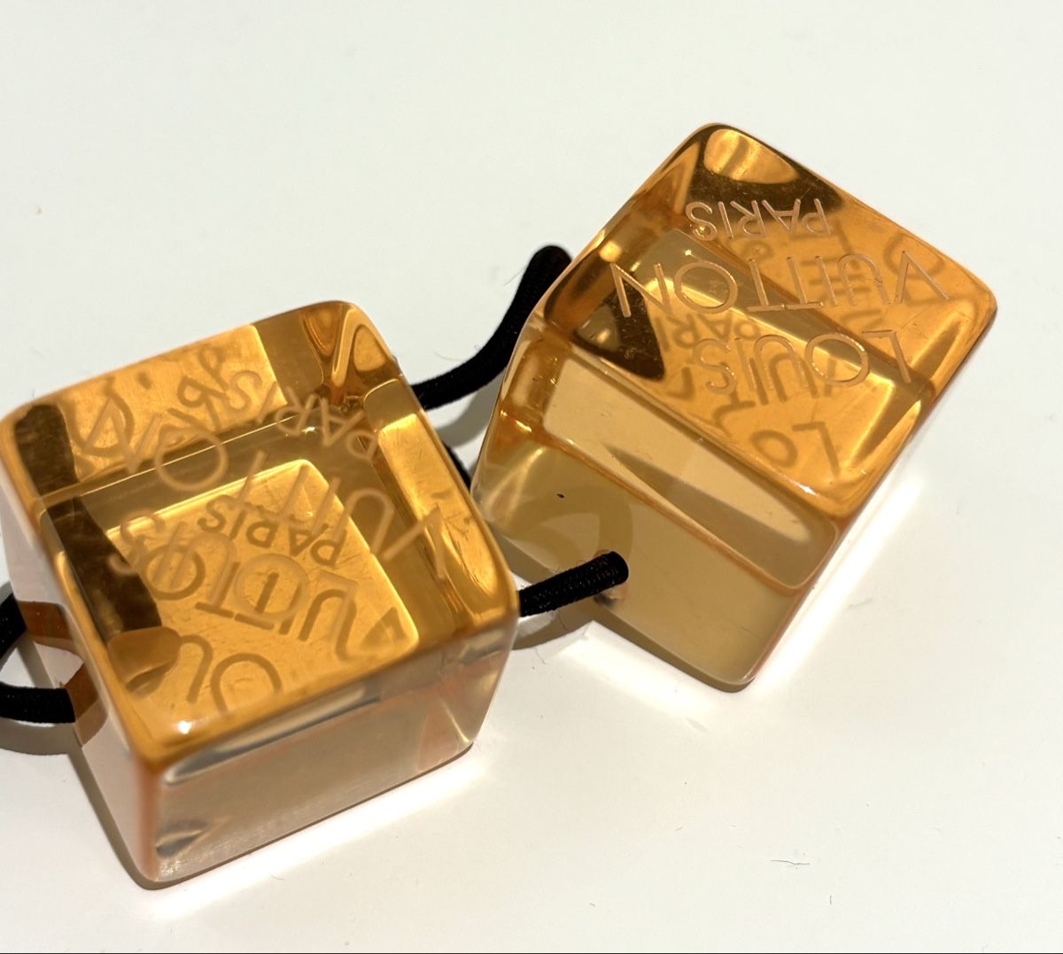 Louis Vuitton Accessori per capelli: Original Louis Vuitton Hair Monogram Cube – Usato da Winterthur venduto da Atelier.W.Maison