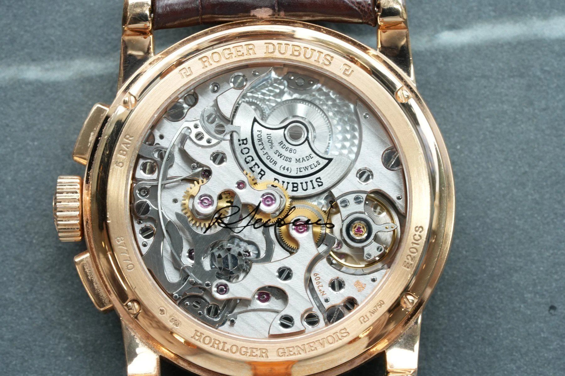 Roger Dubuis Orologi: Roger Dubuis Hommage Chronograph 18k Gold – Usato da Thalwil venduto da LeCh1ffre 6