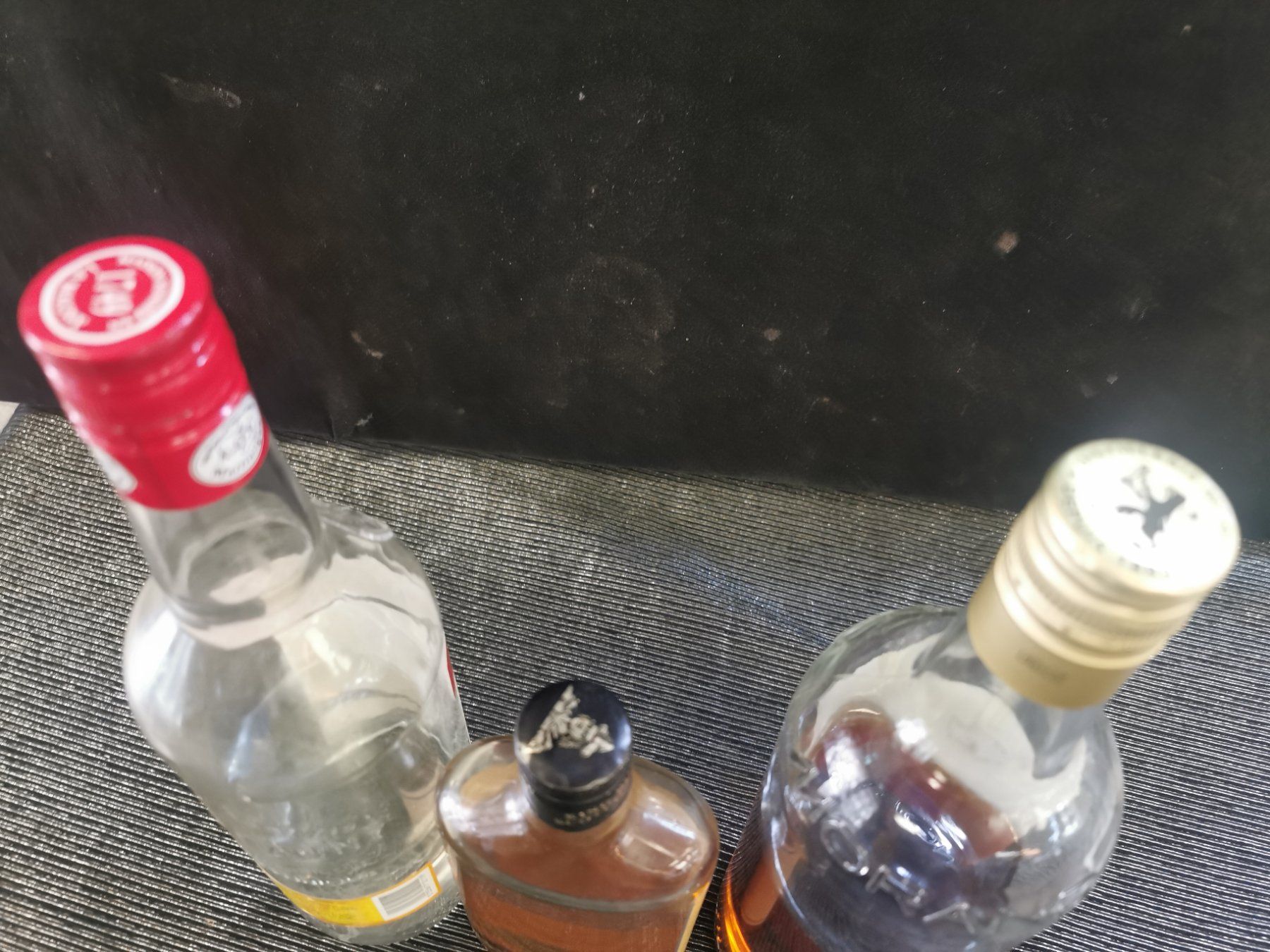 Bevande alcoliche: 3 BOUTEILLES MIXTE RHUN ENTAMÉES – Usato da Genève venduto da Leboucheoreilles 8