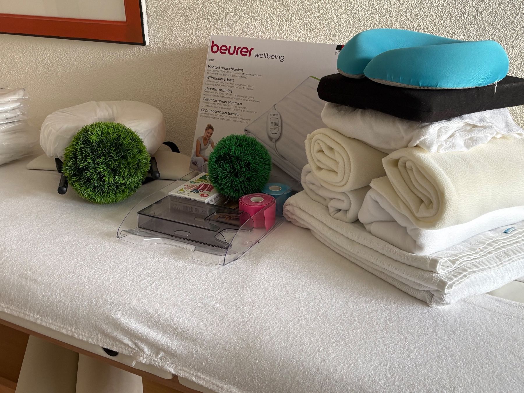 Lettini & sedie per cosmetici: Stabile Massageliege mit div. Zubehör – Usato da diessenhofen venduto da Liliana1 4