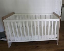 Babybett umbaubar in Kinderbett