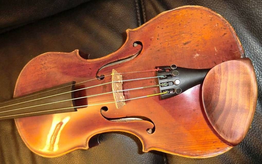 Strumenti musicali: Konzertgeige mit Koffer – Usato da Dietlikon venduto da Webru 3