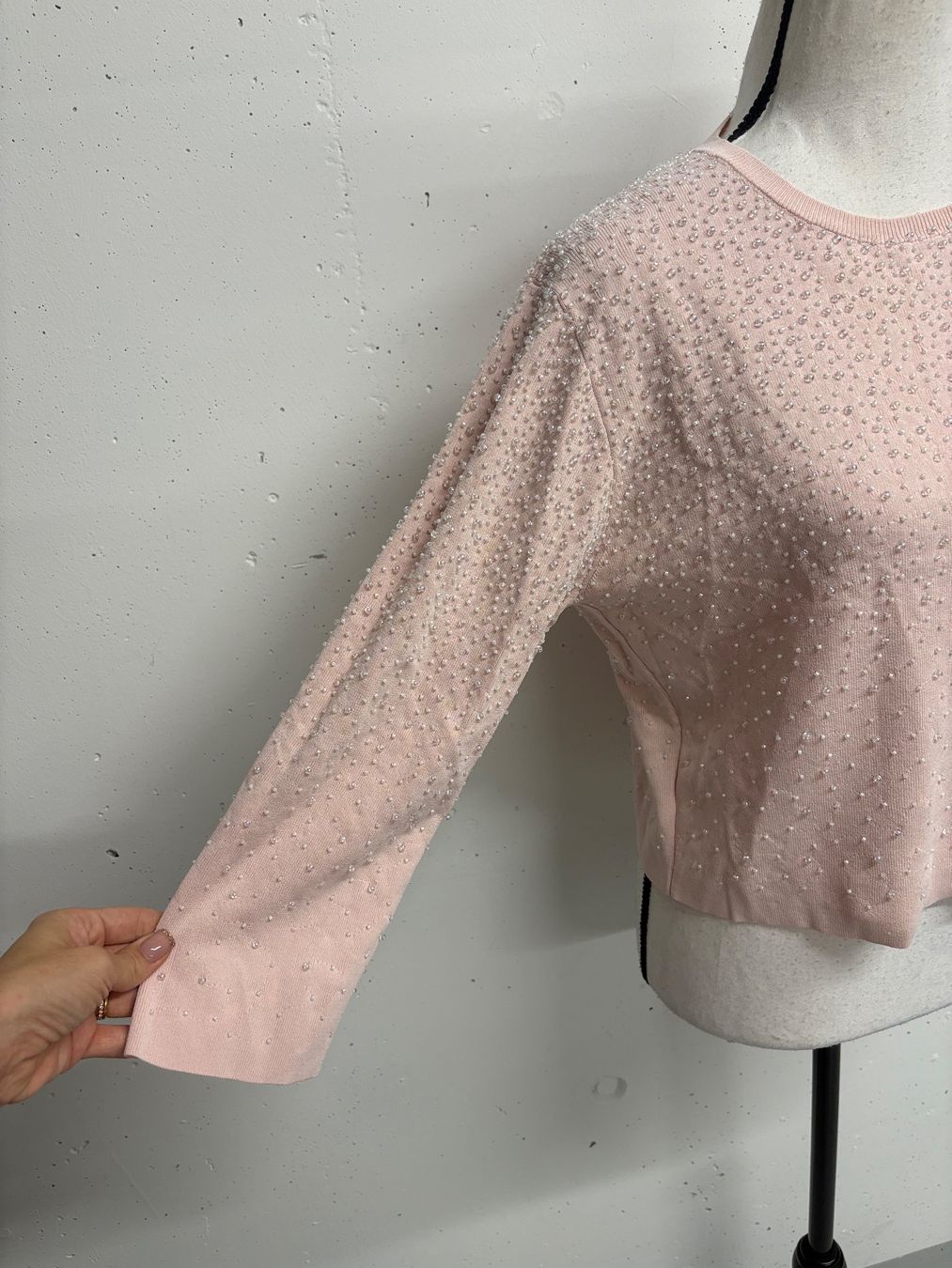 Zara Maglioni & Felpe: Zara Rosa Pullover mit Perlen Grösse M – Nuovo (secondo la descrizione) da Regensdorf venduto da secondchancefashion 1