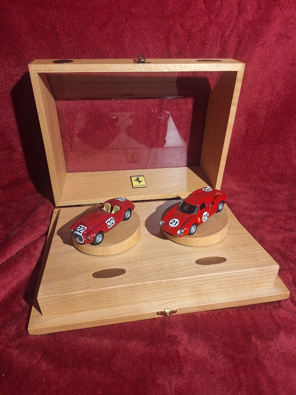 Ferrari Modellini d'auto: Ferrari Le mans AMR Vitrine – Usato da Menzingen venduto da jon_kny7 1