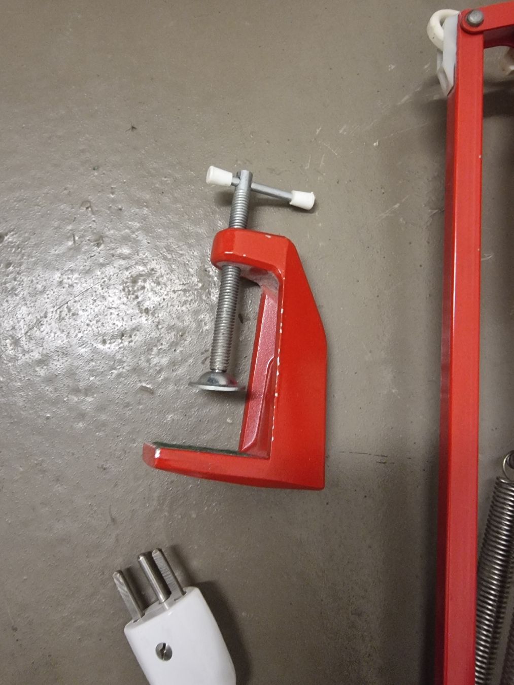 Lampade: Rote Leuchte mit Klemme, gut erhalten, – Usato da Olten venduto da Mezopotamya 6