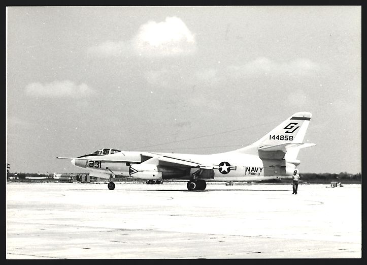 Fotografie &  Plakate: Fotografie Flugzeug Douglas A-3 Skywarri – Gebraucht aus Berlin von bartko-reher