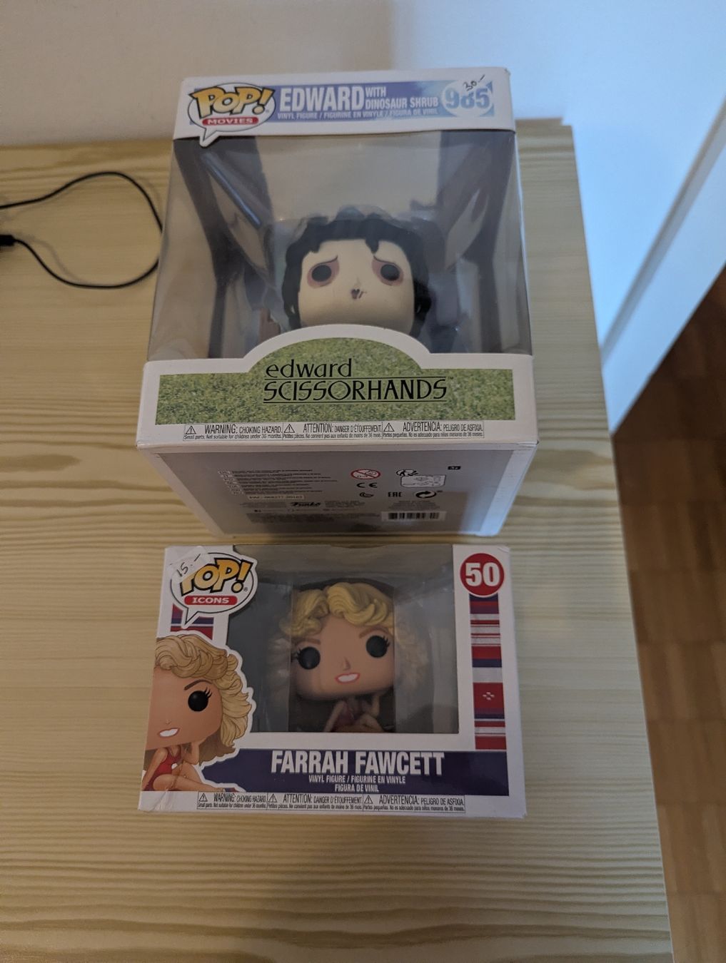 Funko Statuette: Funko pop Edward & Farrah Fawcett – Nuovo (secondo la descrizione) da Lugano venduto da mercatino669