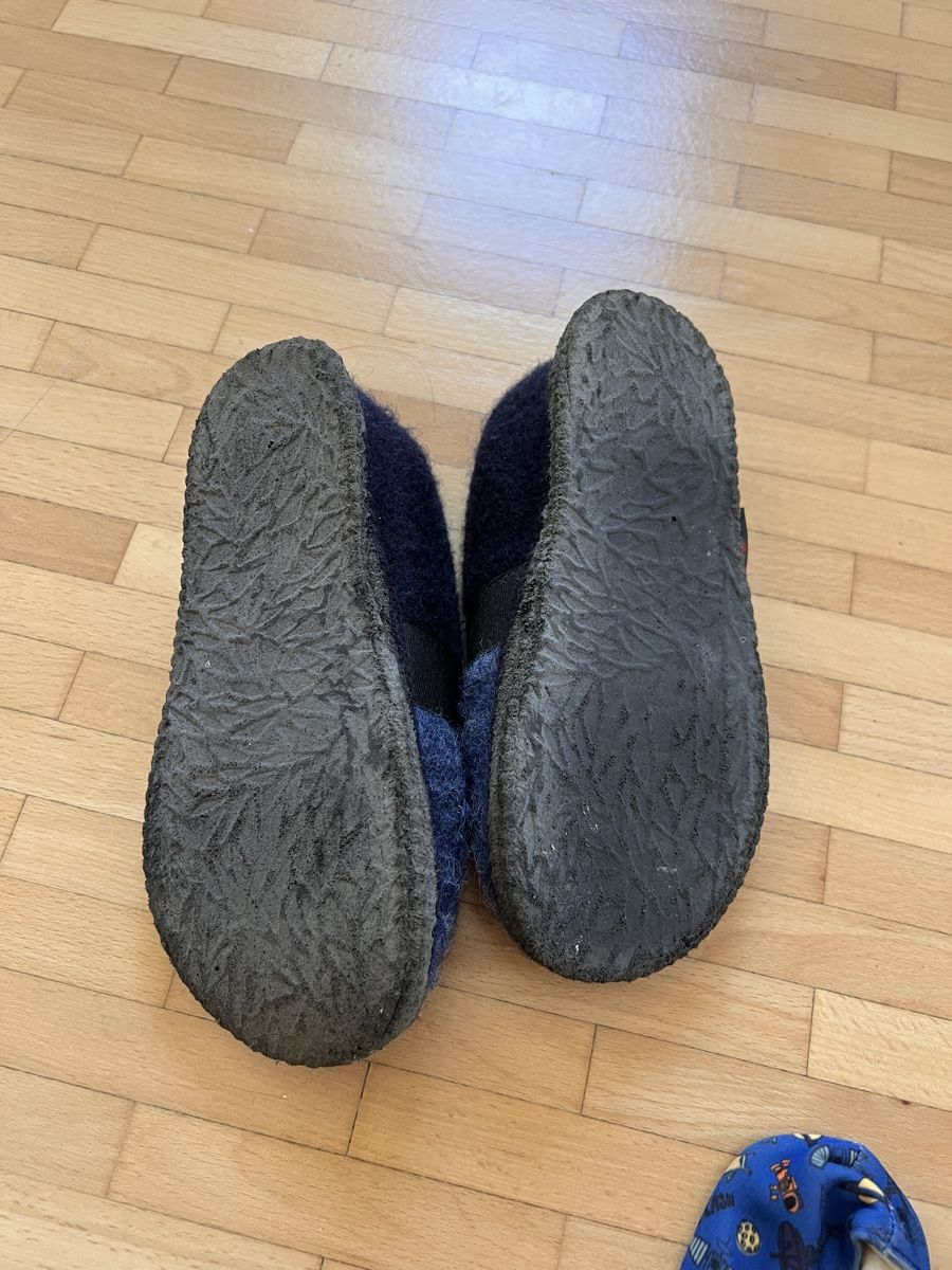 Chaussures garçon: Chaussons en laine taille 31 – D'occasion à Fribourg par marlenep85 3