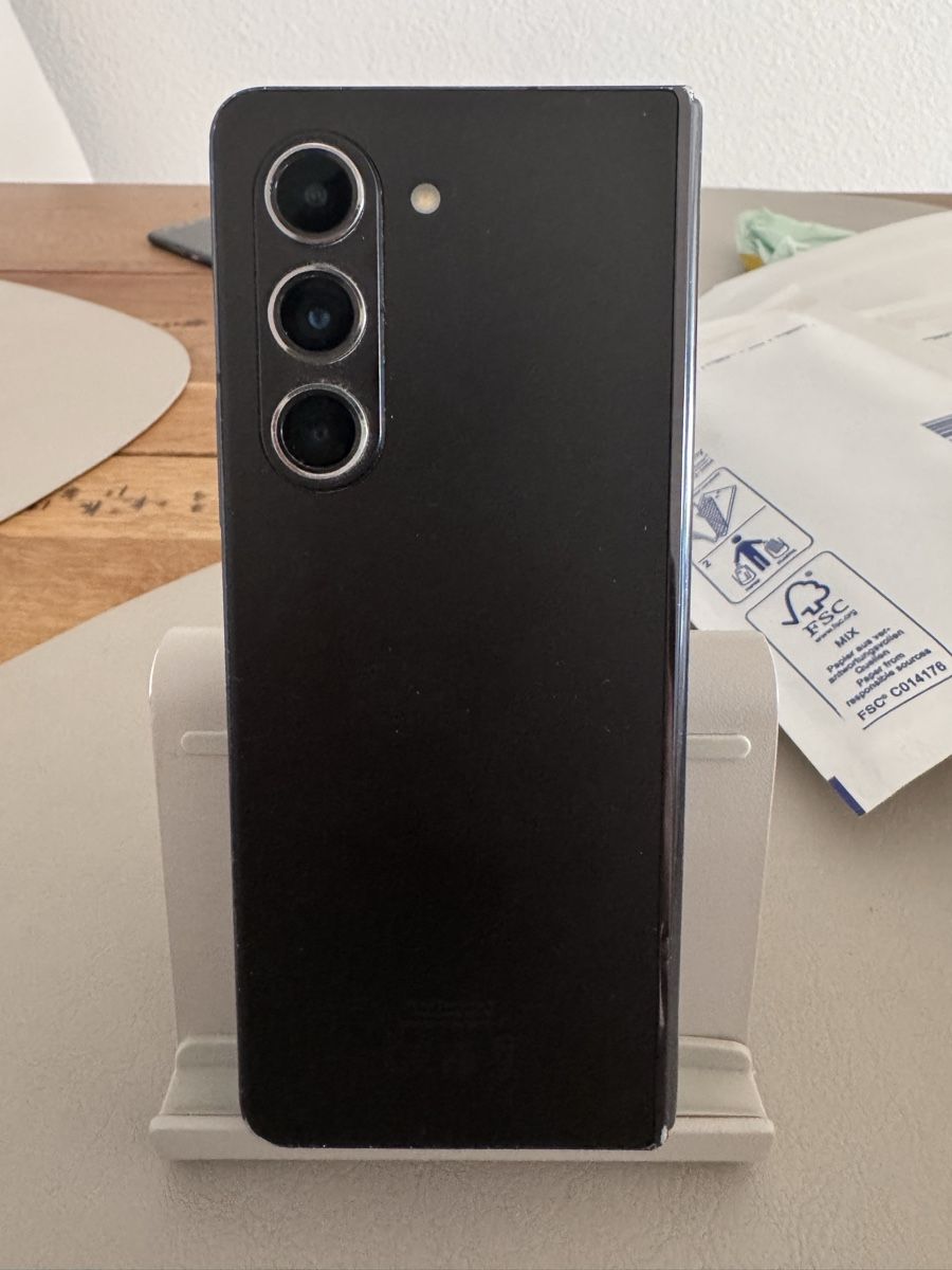 Samsung Telefoni cellulari / Smartphones: Samsung Galaxy Z Fold5 512 GB – Difettoso da Adliswil venduto da Busys 5