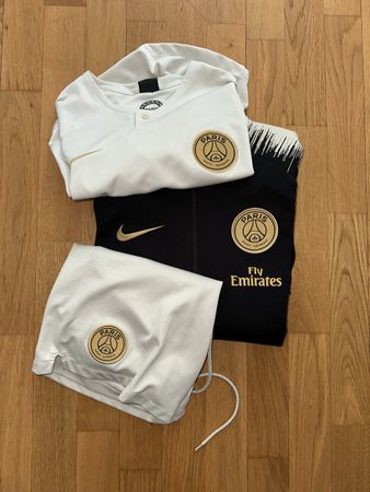 Nike Paris Saint-Germain Trikot, Hose und Jacke Gold