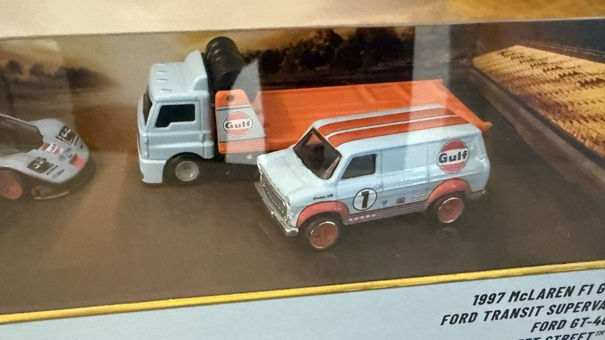 Hot Wheels Modellini d'auto: Hot Wheels Premium Gulf Set - Neu – Nuovo e nell'imballaggio originale da Basel venduto da Zomeg 7