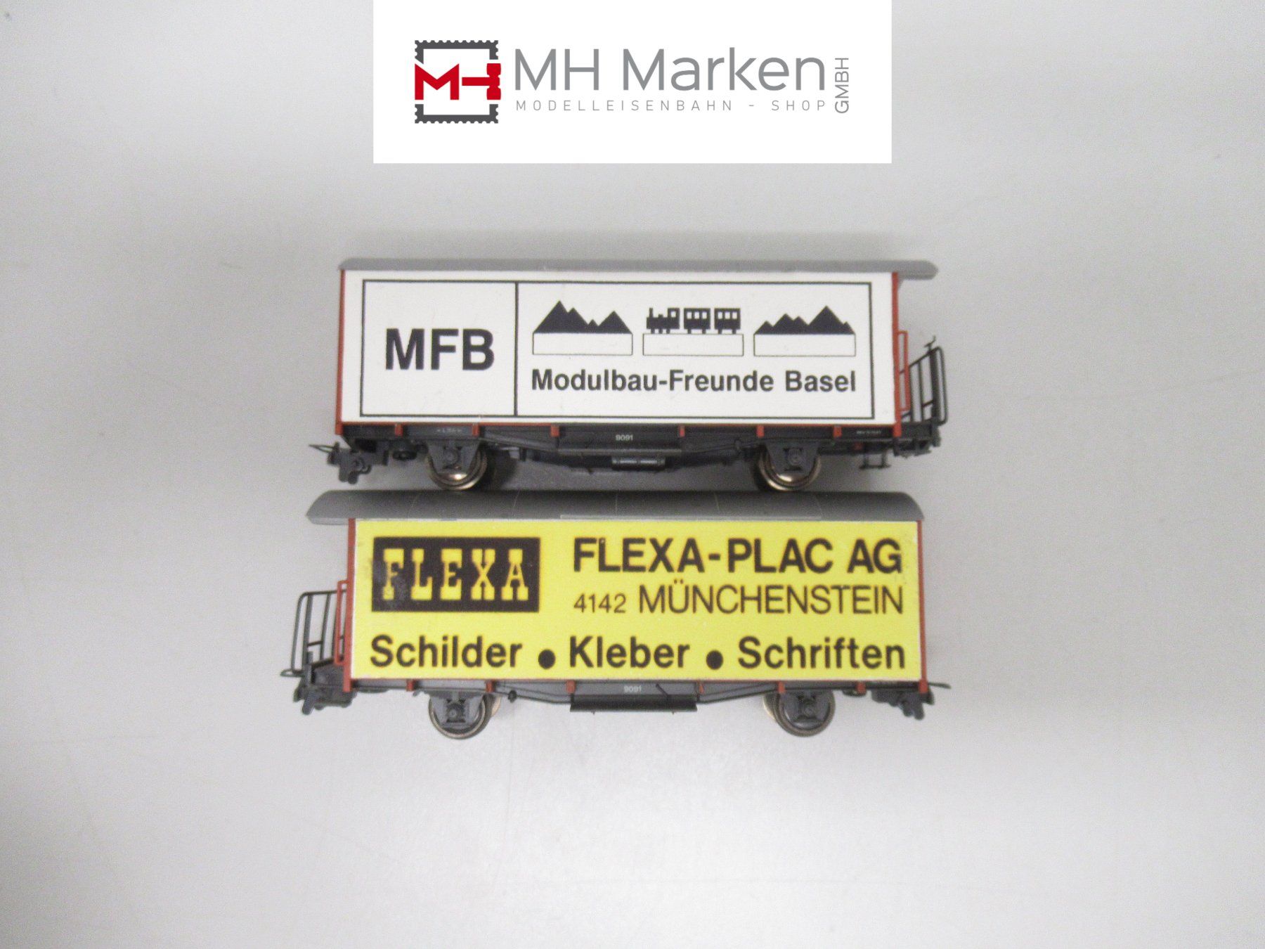 Bemo Modelleisenbahnen: Bemo H0m Gedeckte Güterwagen mit Flexa-Plac und MFB Werbung – Gebraucht aus Basel von mhmarken