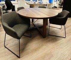 Tisch und 4 Stühle