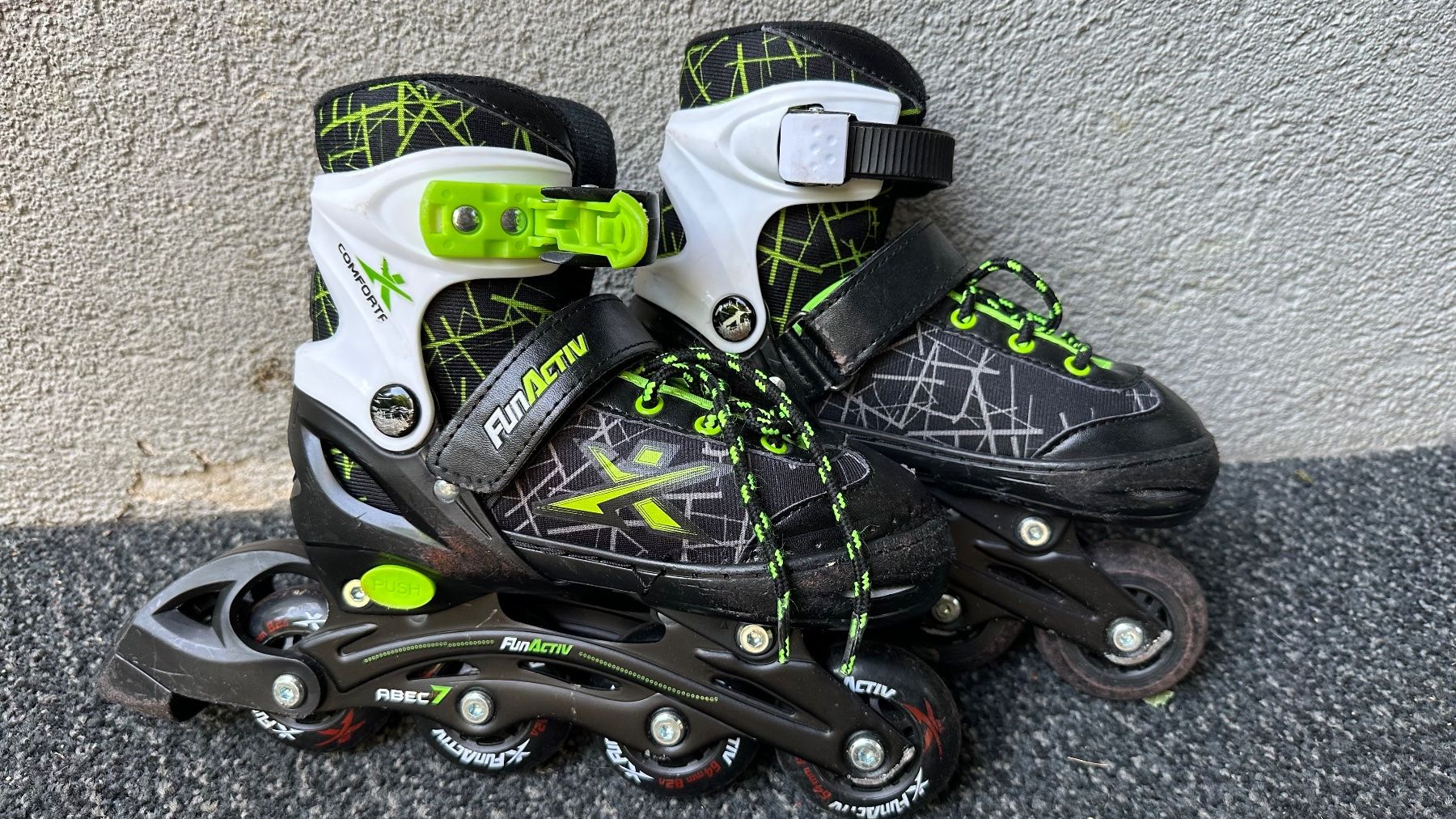 Pattini in linea & Pattini a rotelle: Verstellbare Inlineskates Grösse 30-33 – Usato da Schönenbuch venduto da marisli80 1