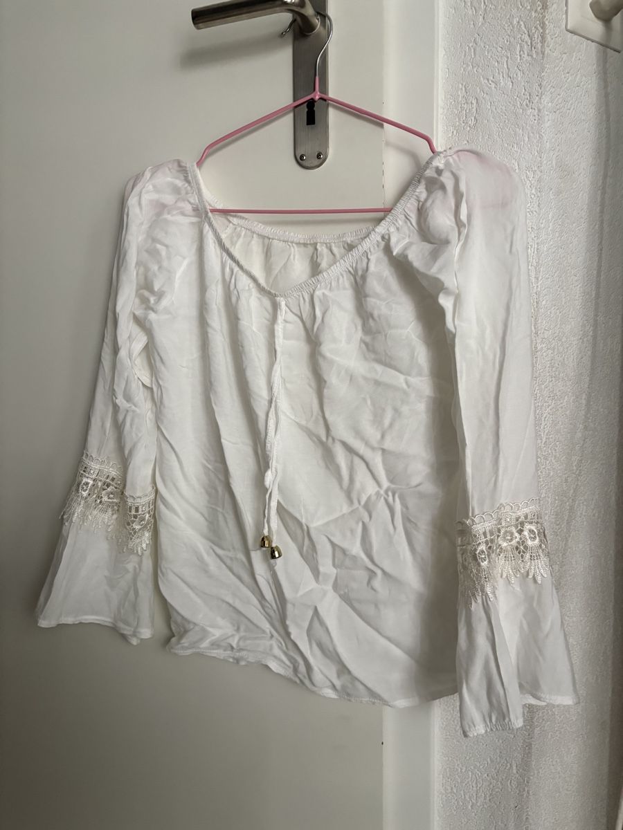 Blusen: Sommerbluse, weiss, Grösse S, mit Spitze am Ärmel – Gebraucht aus Winterthur von nik_pr58