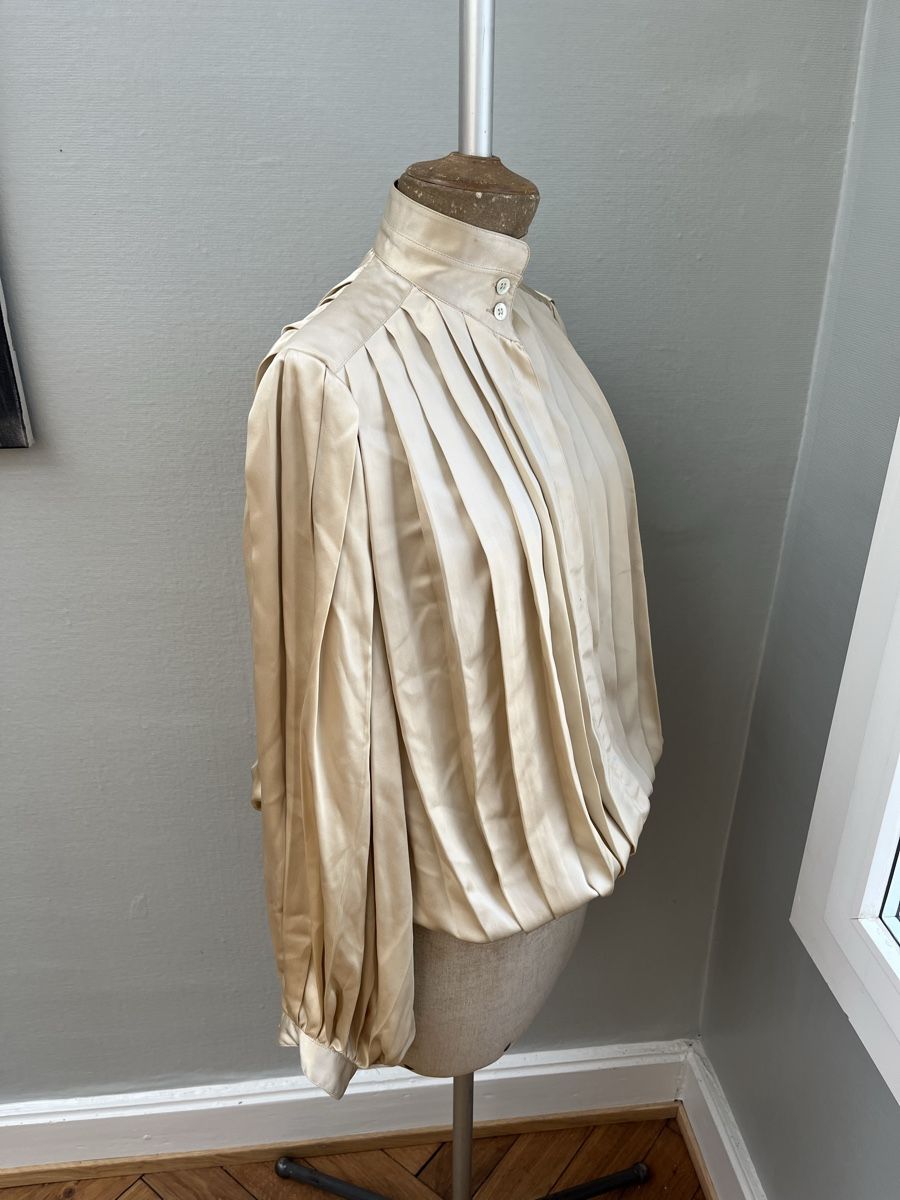 Chemisiers: Thierry Mugler Bluse – D'occasion à Basel par and_bc5b 1