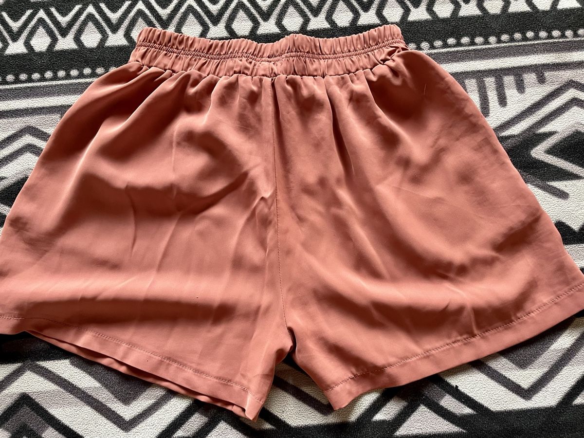 Hosen: Salmon short – Gebraucht aus Herisau von Ciaoschein 1