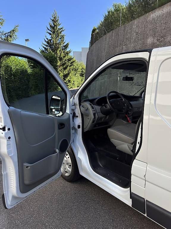 Veicoli commerciali: RENAULT Trafic T29 dCi145 – Usato da Hombrechtikon venduto da Tazzfilms 2